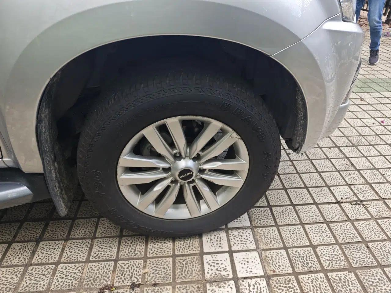 Isuzu mu-X 2018 1.9T Diesel Automatic 2WD Kinetix Edition 5 Seats — миниатюра 8