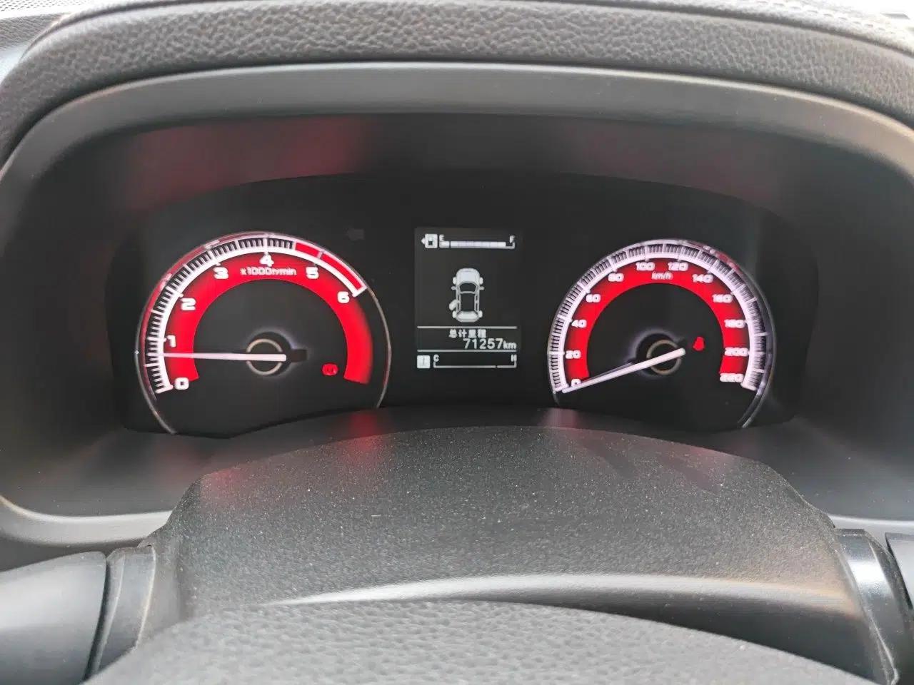 Isuzu D-MAX 2020 2.5T Two-Wheel Drive Manual Flagship Version China VI Emission Standard JE4D25Q6A — миниатюра 11