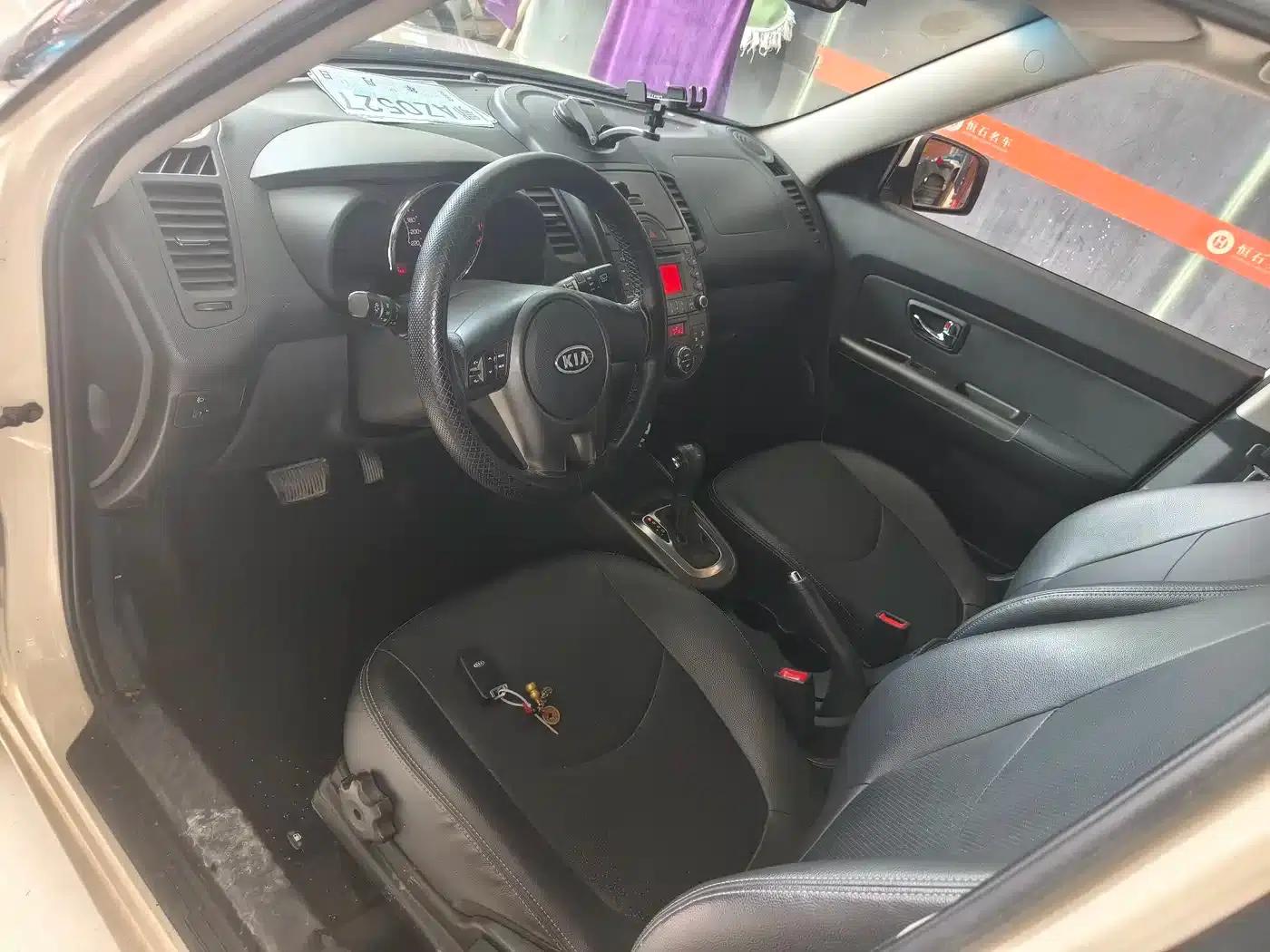2012 Volkswagen Soul 1.6L AT Premium — миниатюра 12