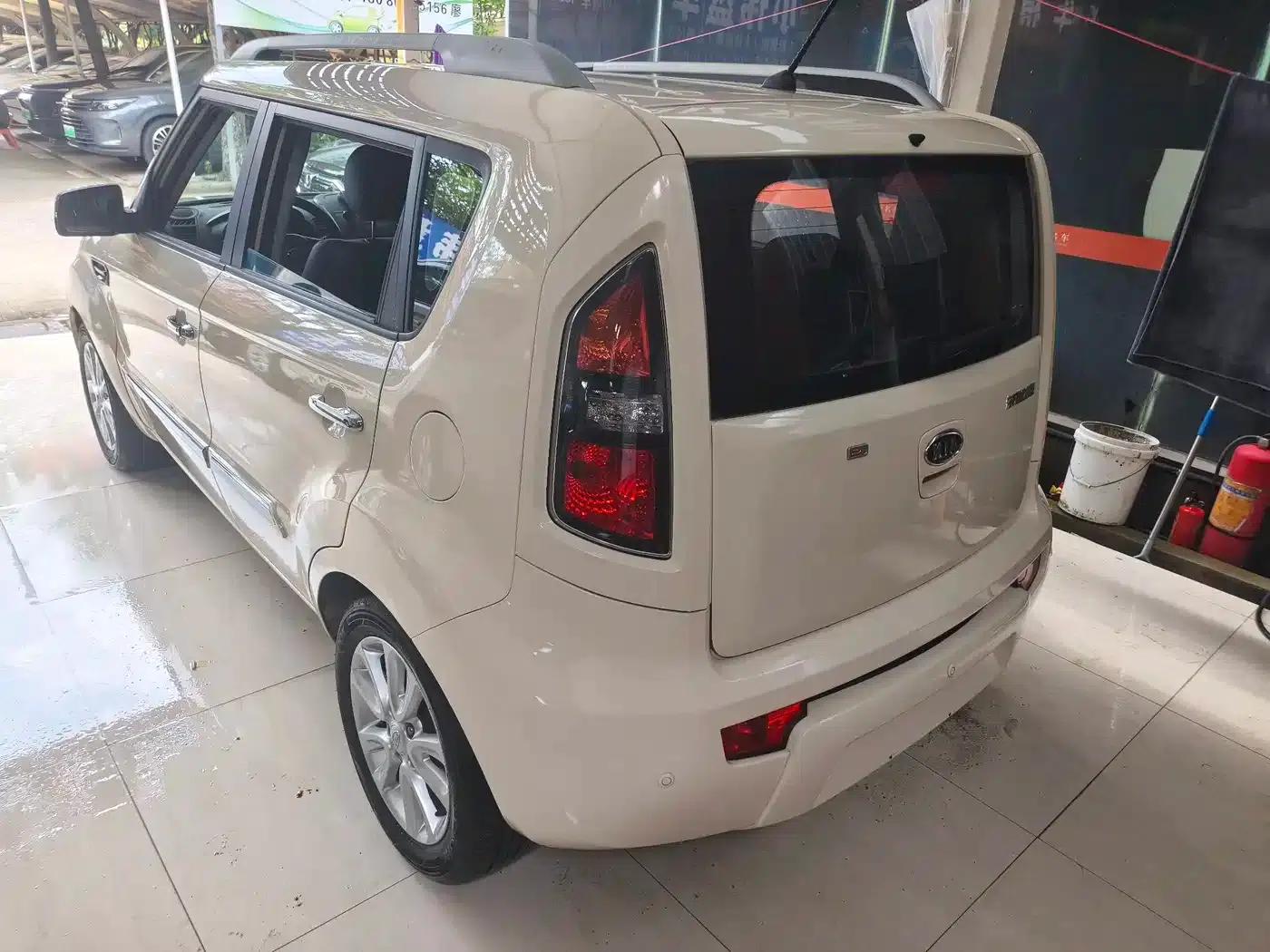 2012 Volkswagen Soul 1.6L AT Premium — миниатюра 3