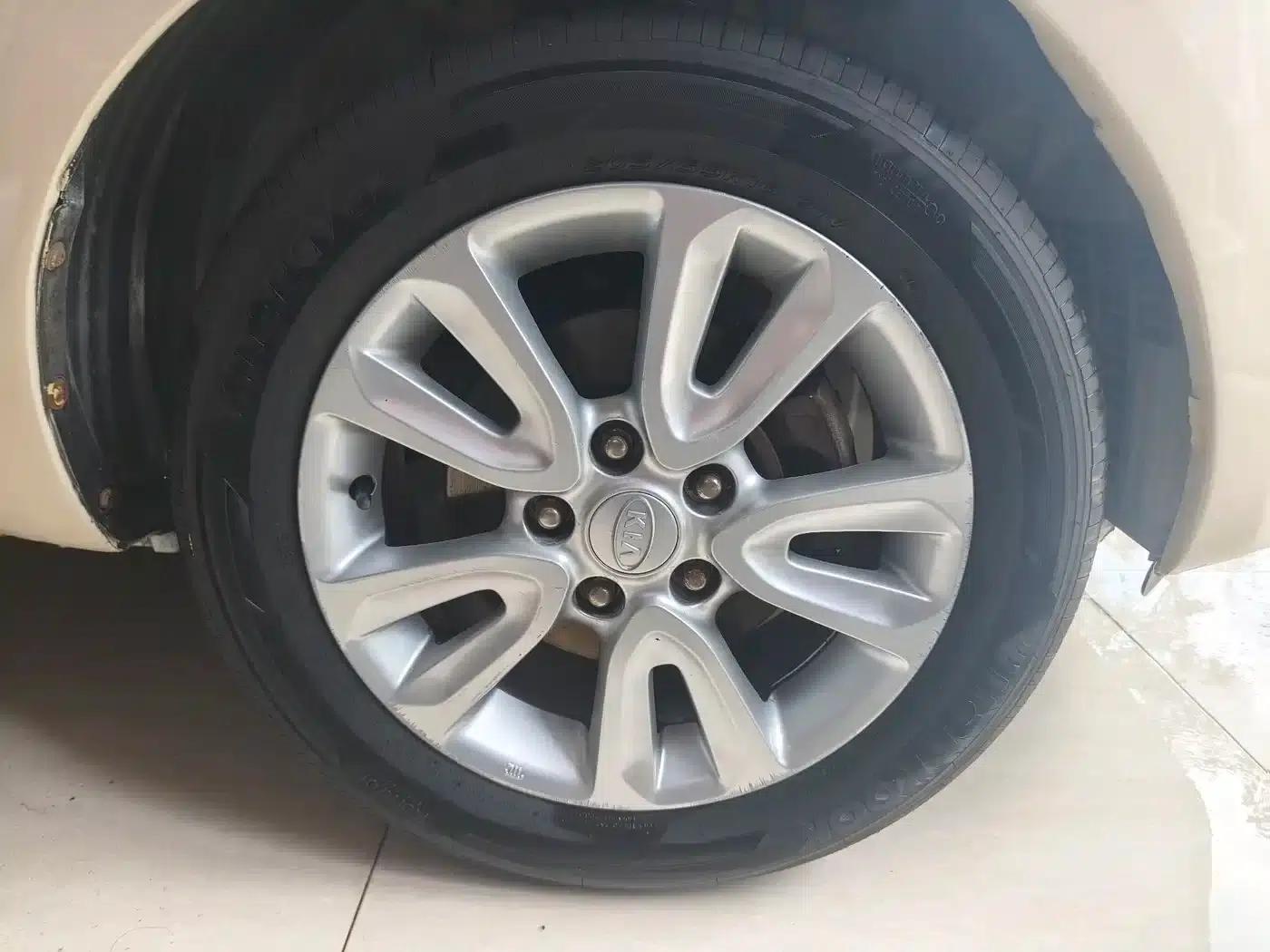 2012 Volkswagen Soul 1.6L AT Premium — миниатюра 8