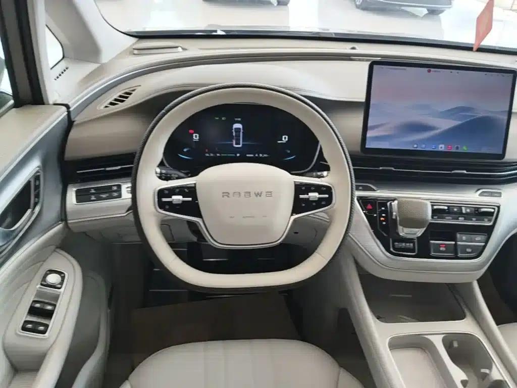 Roewe iMAX8 New Energy 2025 1.5T DMH Luxury Edition — миниатюра 11