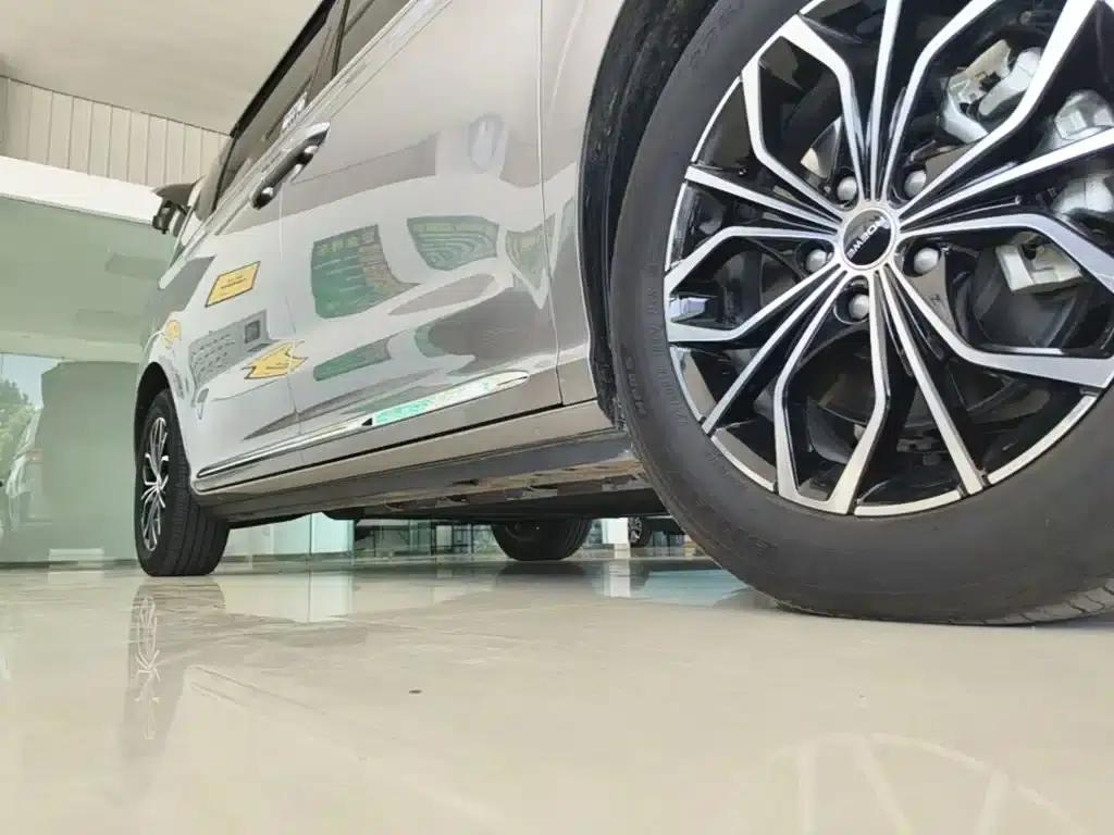 Roewe iMAX8 New Energy 2025 1.5T DMH Luxury Edition — миниатюра 21