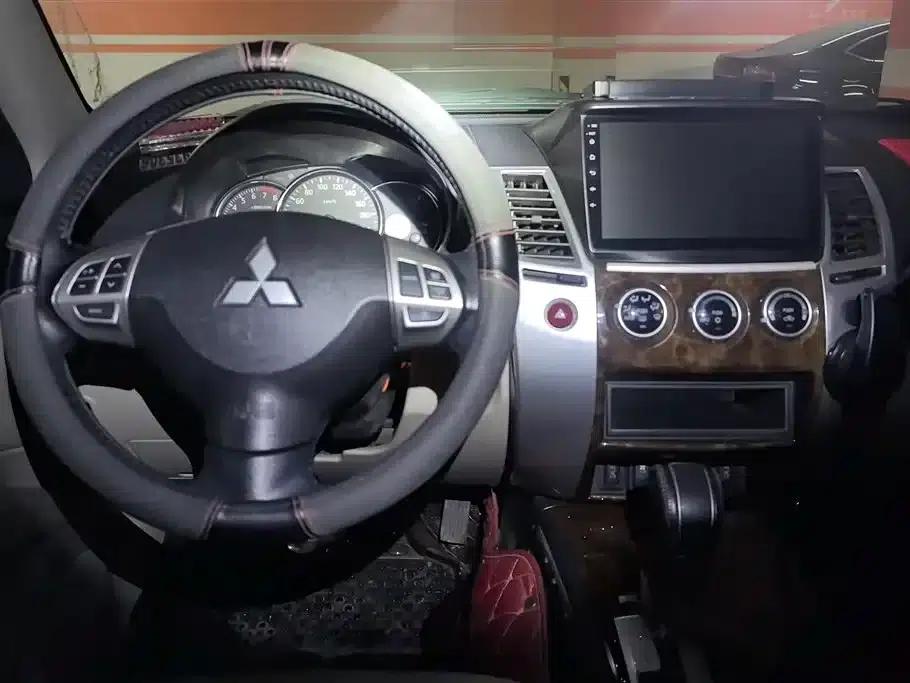 2013 Pajero Sport 3.0L Automatic 4WD Flagship Edition — миниатюра 12