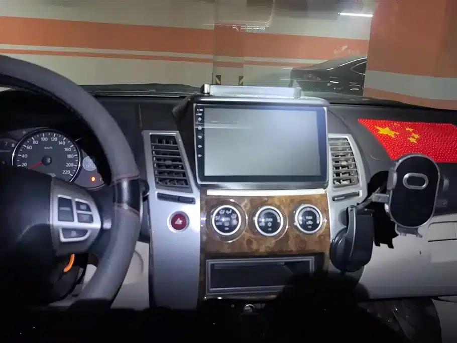 2013 Pajero Sport 3.0L Automatic 4WD Flagship Edition — миниатюра 13