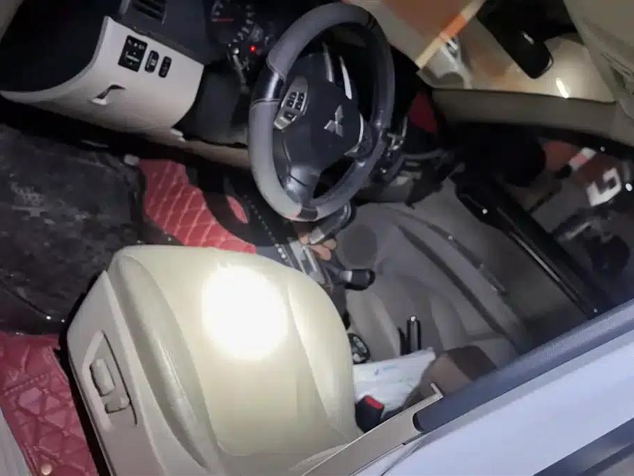 2013 Pajero Sport 3.0L Automatic 4WD Flagship Edition — миниатюра 9
