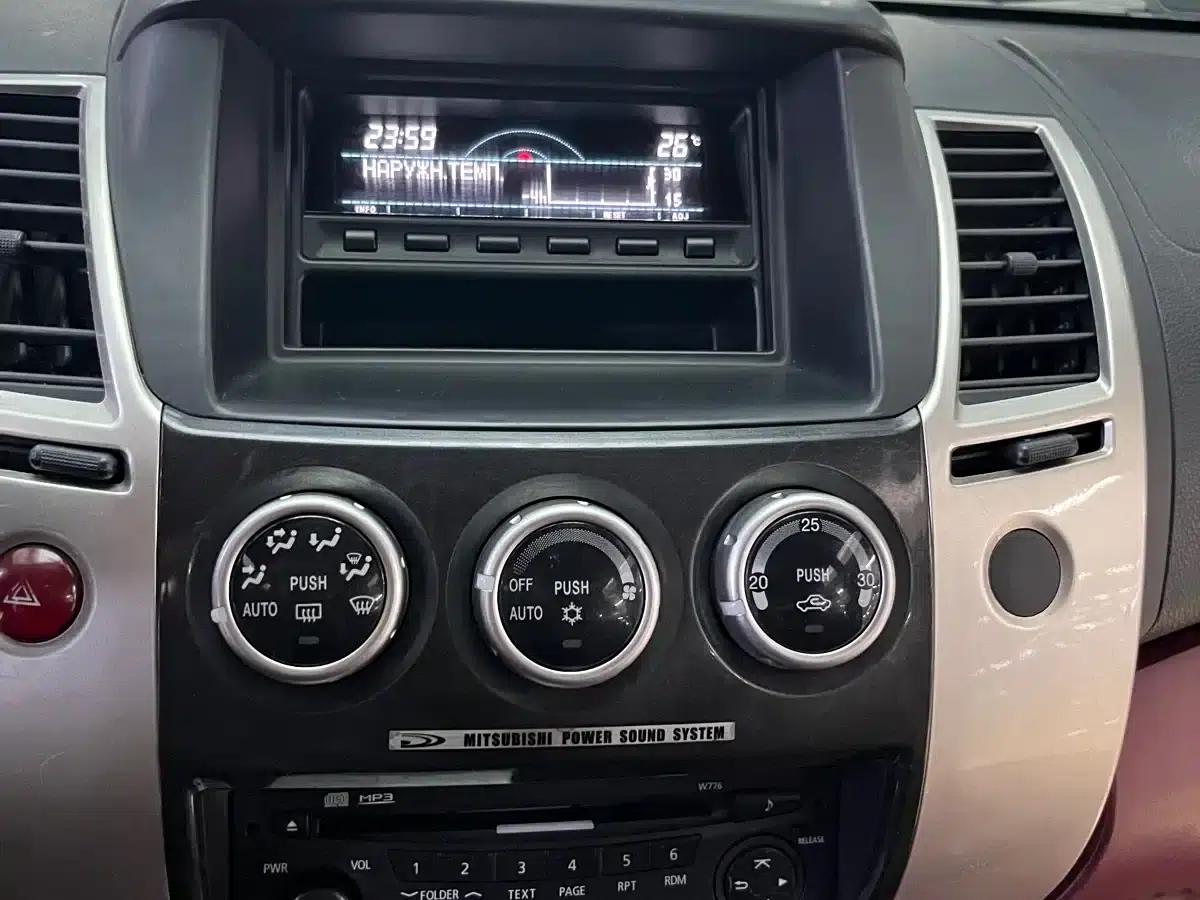 2013 Pajero Sport 3.0L Automatic 4WD Executive Edition — миниатюра 14