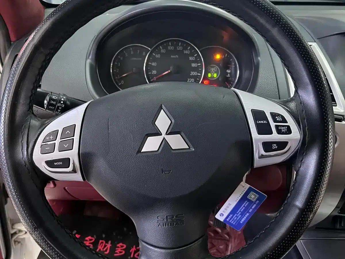 2013 Pajero Sport 3.0L Automatic 4WD Executive Edition — миниатюра 15