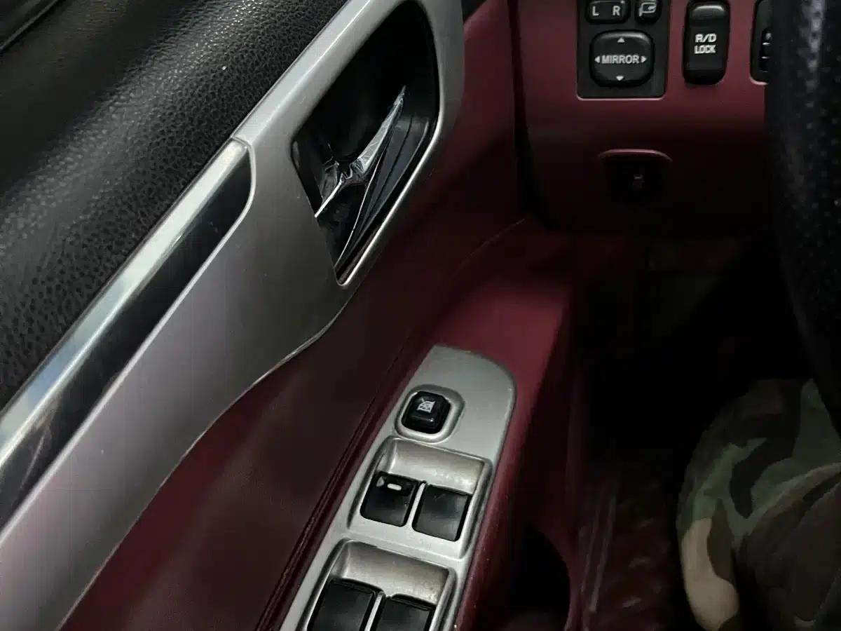 2013 Pajero Sport 3.0L Automatic 4WD Executive Edition — миниатюра 19