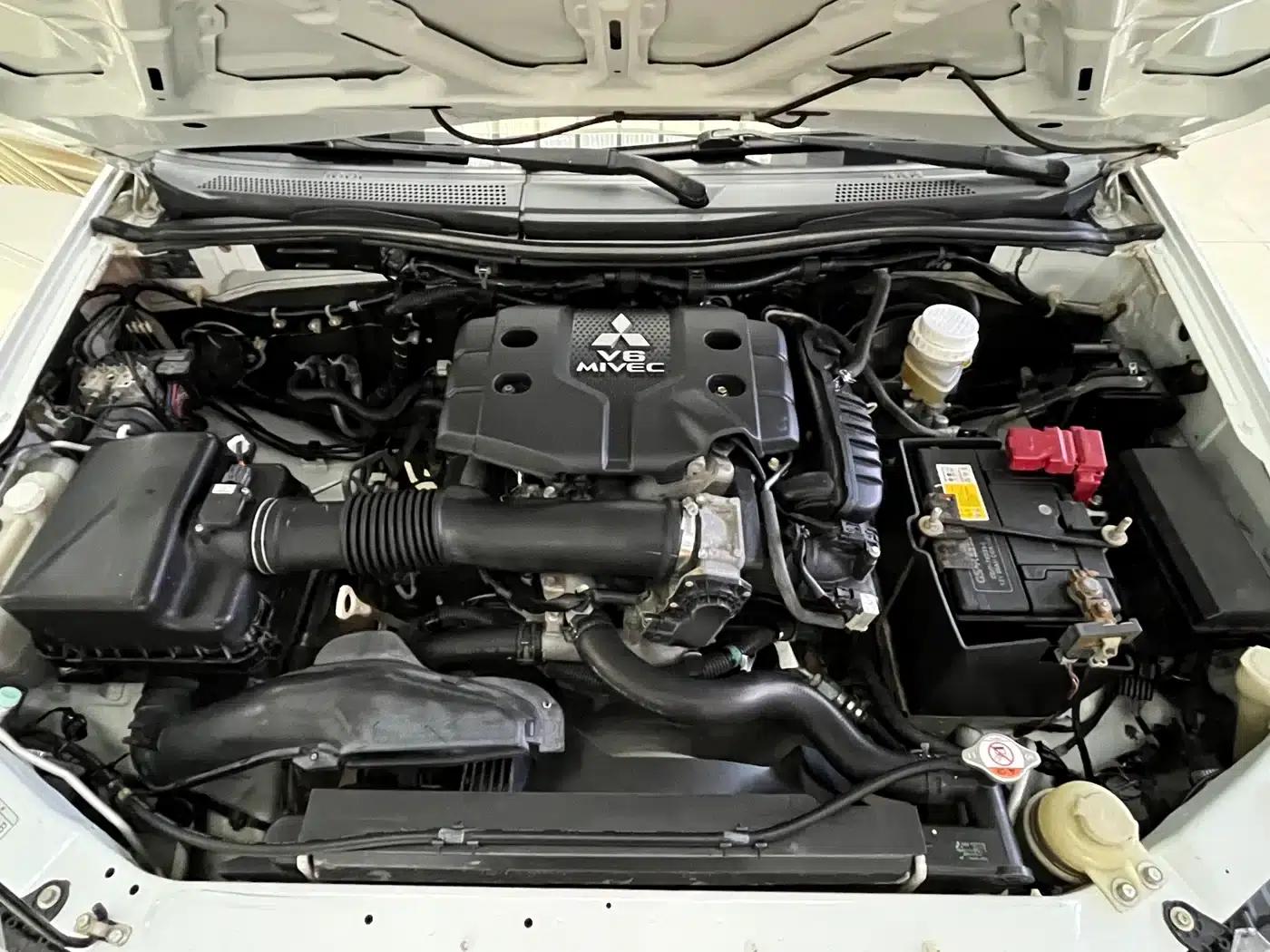 2013 Pajero Sport 3.0L Automatic 4WD Executive Edition — миниатюра 20