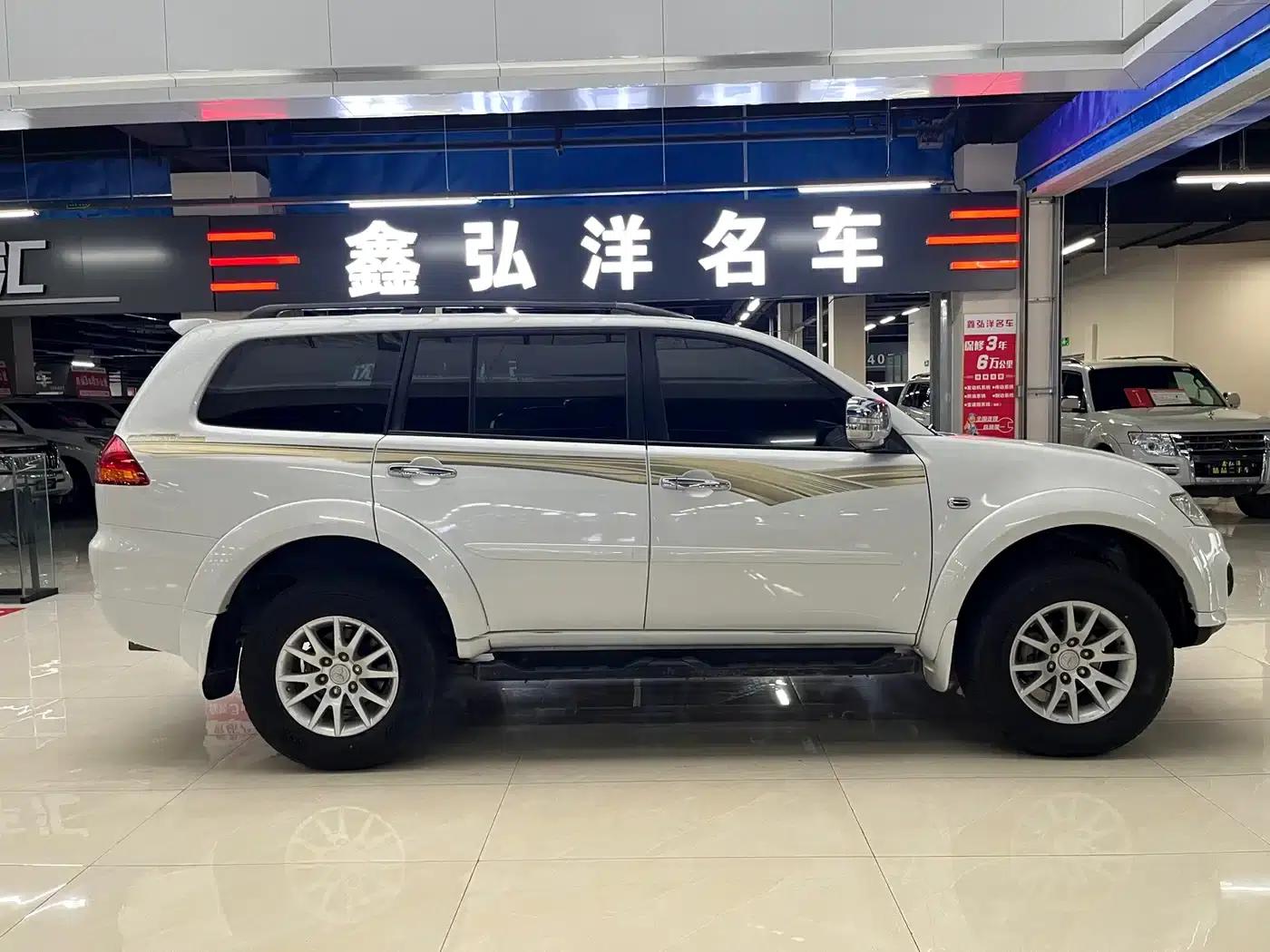 2013 Pajero Sport 3.0L Automatic 4WD Executive Edition — миниатюра 4