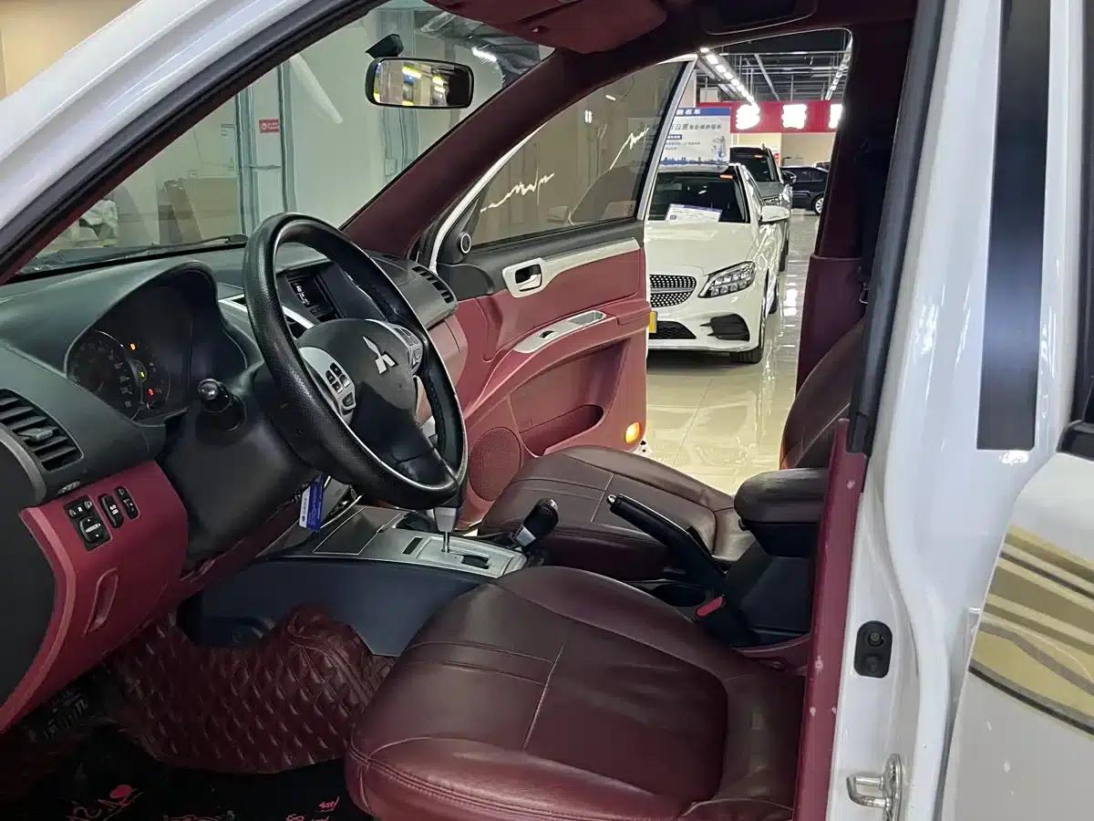 2013 Pajero Sport 3.0L Automatic 4WD Executive Edition — миниатюра 10