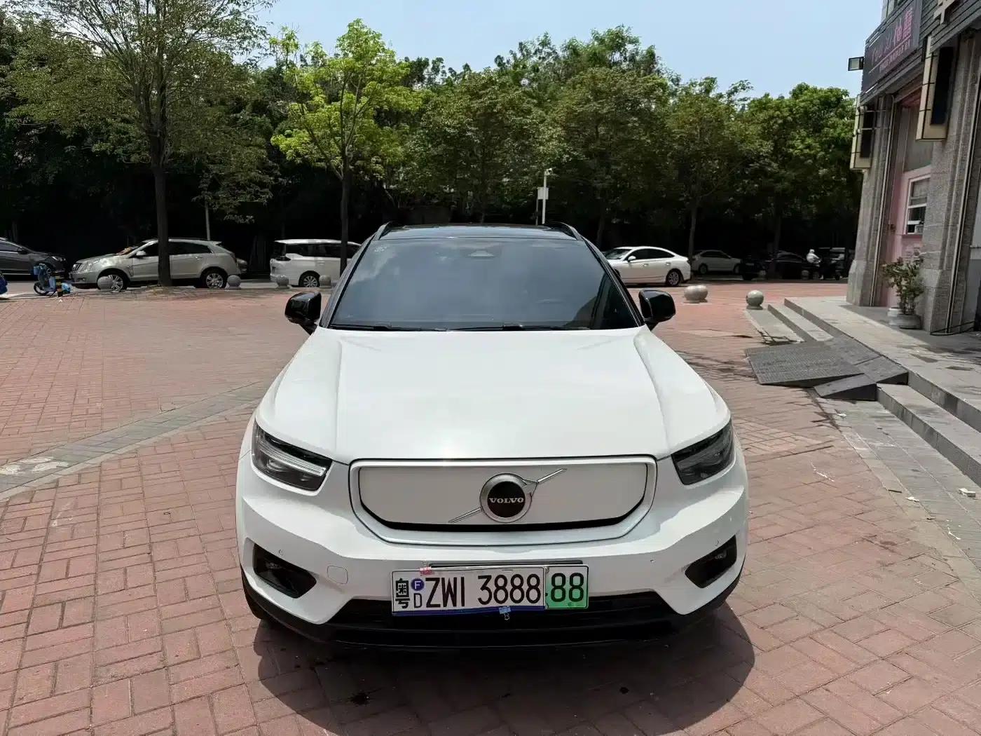 Volvo XC40 PHEV 2021 P8 Pure Electric AWD Inscription Sport Edition — миниатюра 3