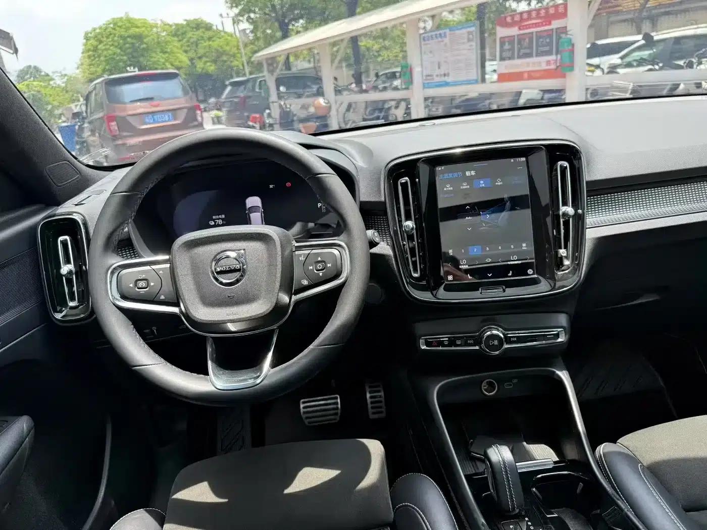 Volvo XC40 PHEV 2021 P8 Pure Electric AWD Inscription Sport Edition — миниатюра 4