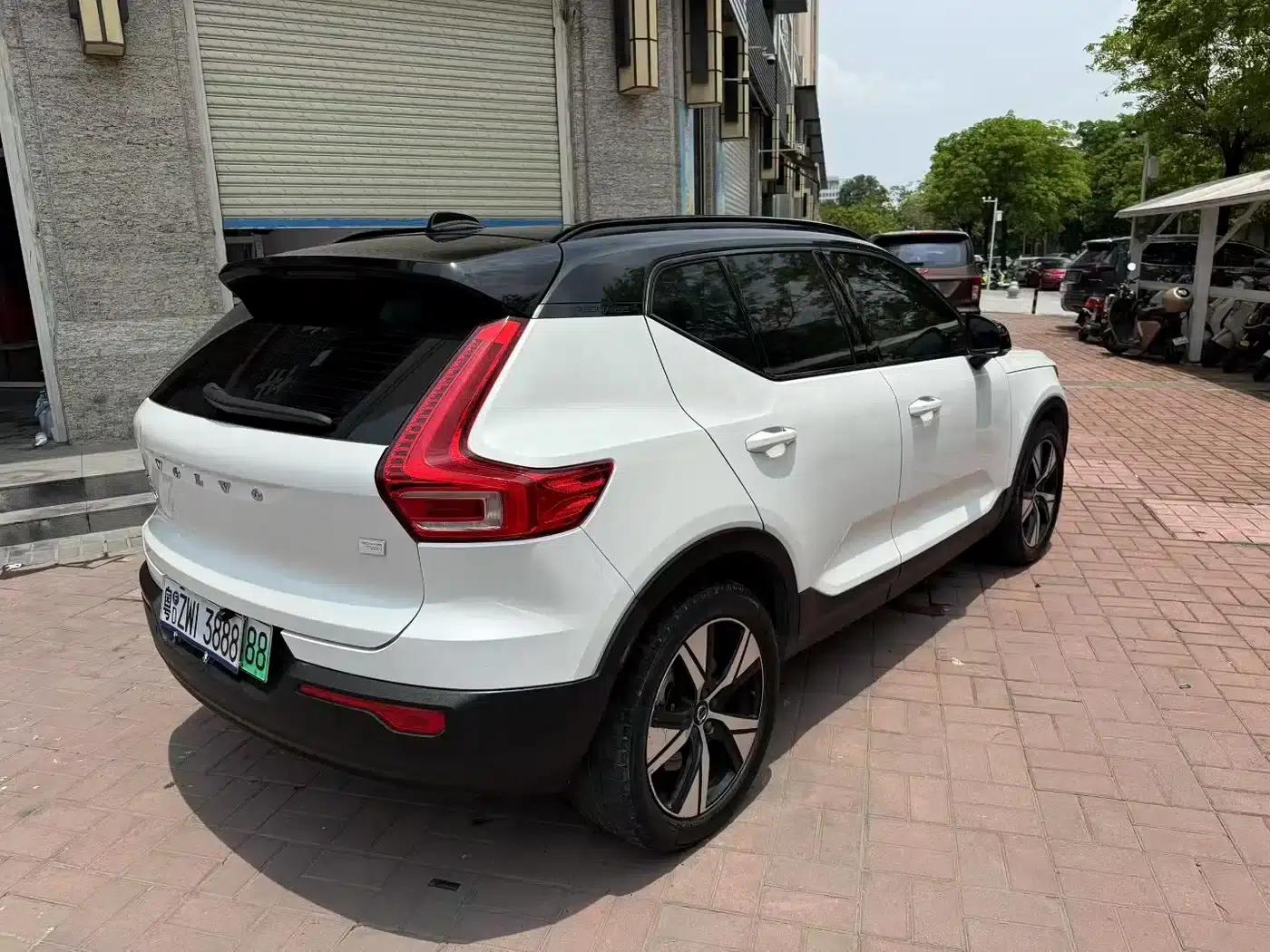 Volvo XC40 PHEV 2021 P8 Pure Electric AWD Inscription Sport Edition — миниатюра 9