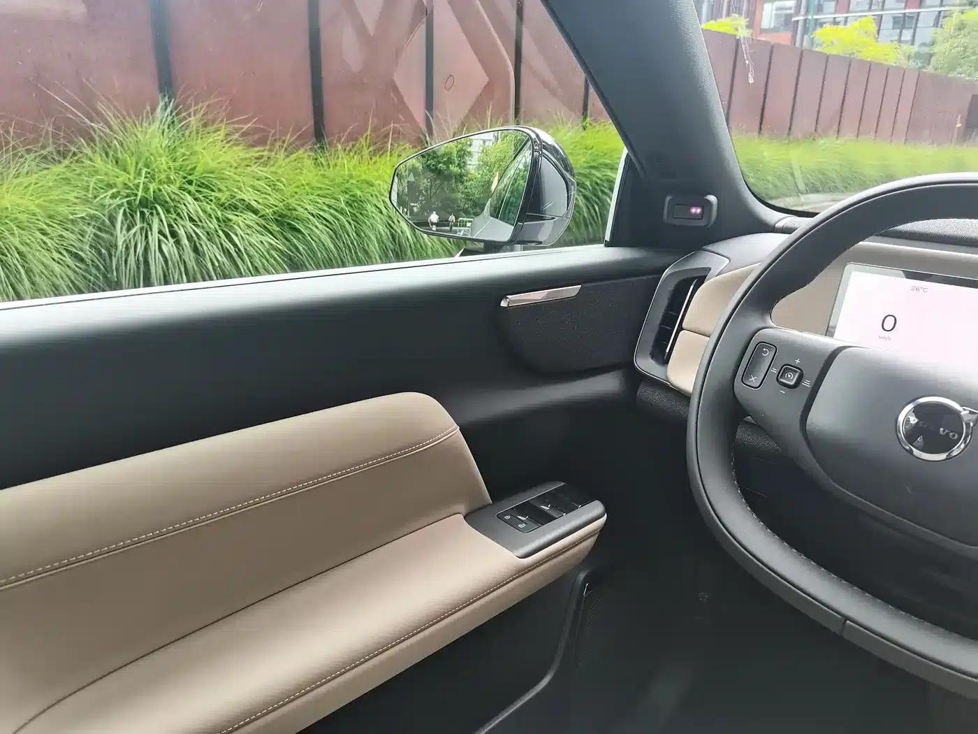 2026 Volvo XC70 Plug-in Hybrid (Two-Wheel Drive, Long Range, Core) — миниатюра 13