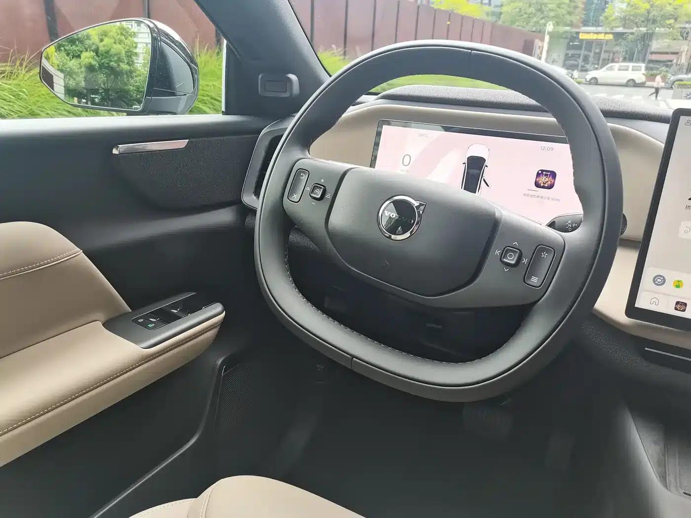 2026 Volvo XC70 Plug-in Hybrid (Two-Wheel Drive, Long Range, Core) — миниатюра 14