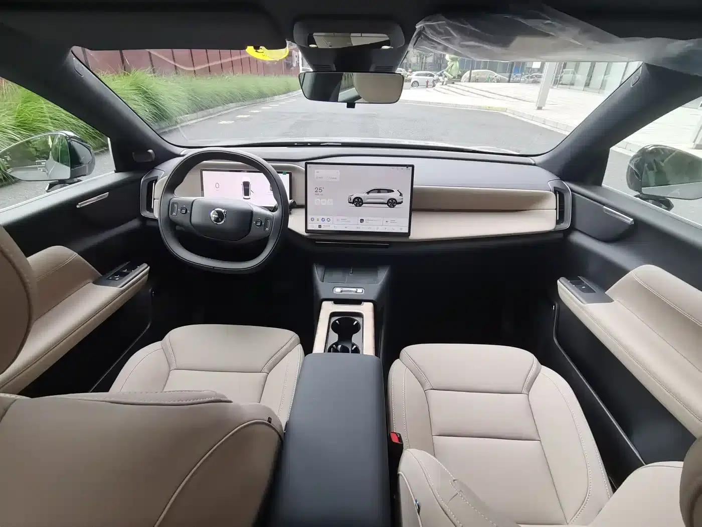 2026 Volvo XC70 Plug-in Hybrid (Two-Wheel Drive, Long Range, Core) — миниатюра 7