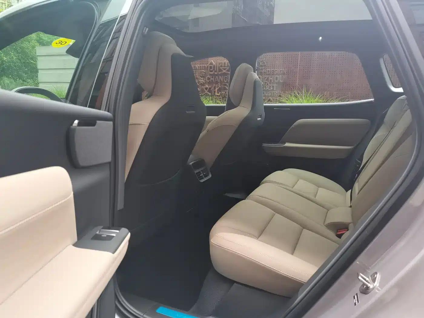 2026 Volvo XC70 Plug-in Hybrid (Two-Wheel Drive, Long Range, Core) — миниатюра 9