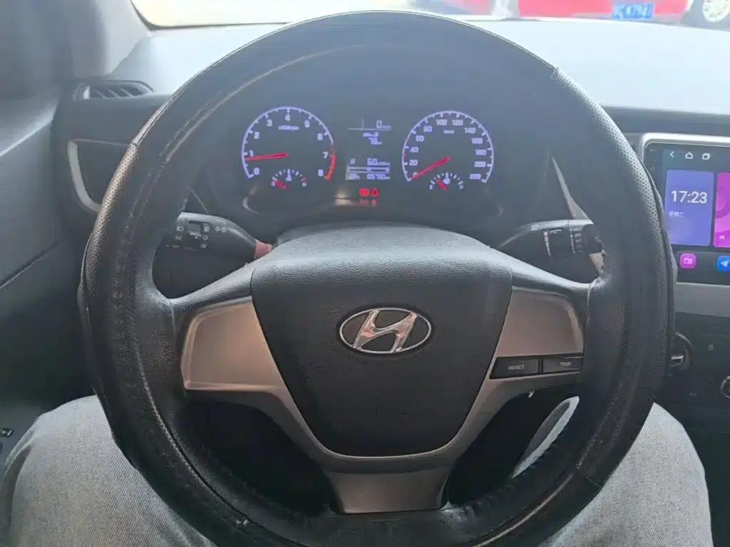 2016 Hyundai Verna 1.4L Manual GLS Cool Edition — миниатюра 11