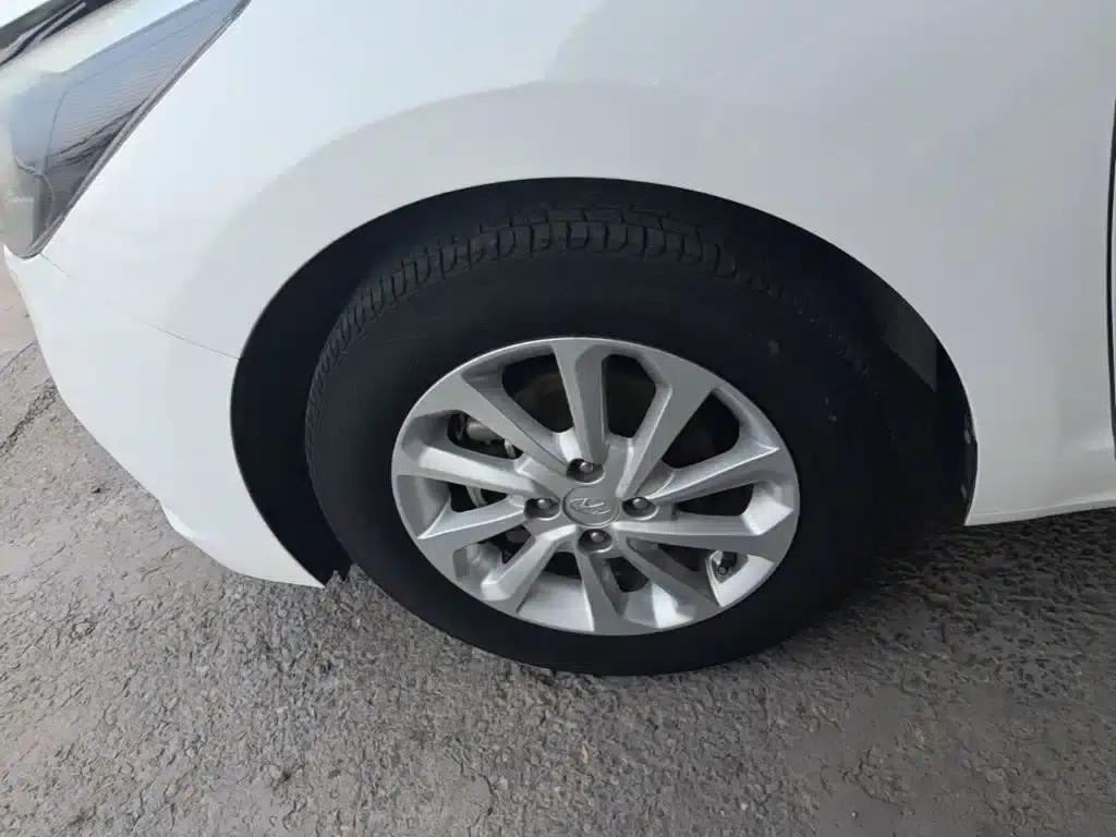 2016 Hyundai Verna 1.4L Manual GLS Cool Edition — миниатюра 23