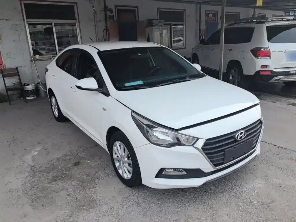 2016 Hyundai Verna 1.4L Manual GLS Cool Edition — миниатюра 4