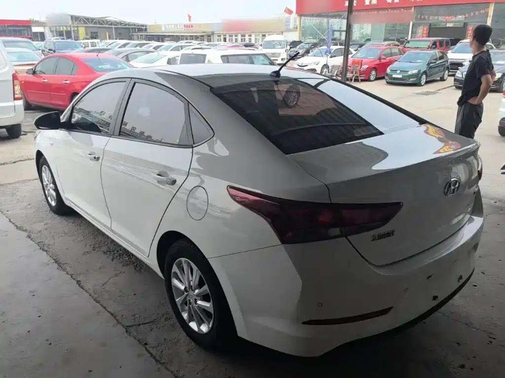 2016 Hyundai Verna 1.4L Manual GLS Cool Edition — миниатюра 5
