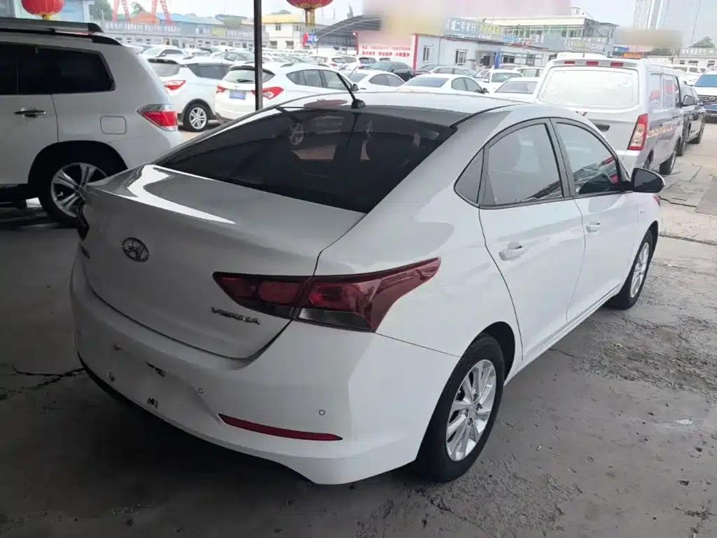 2016 Hyundai Verna 1.4L Manual GLS Cool Edition — миниатюра 7