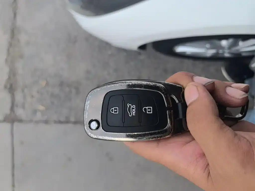 2016 Hyundai Verna 1.4L Manual GLS Cool Edition — миниатюра 9