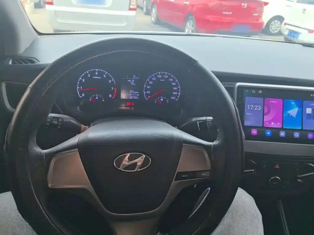 2016 Hyundai Verna 1.4L Manual GLS Cool Edition — миниатюра 10