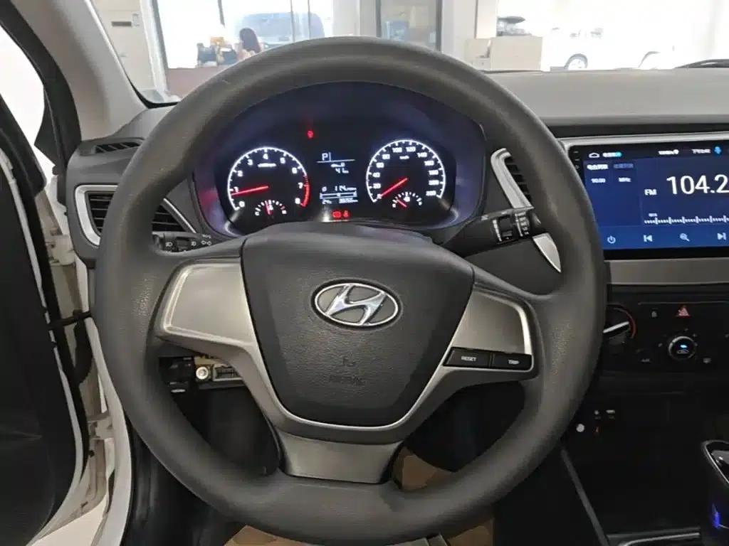 2016 Hyundai Verna 1.4L Automatic GLS (Cool Edition) — миниатюра 11