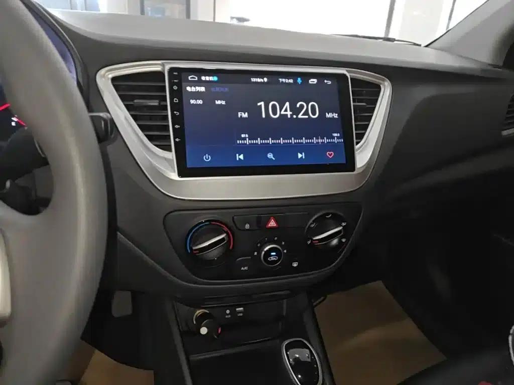 2016 Hyundai Verna 1.4L Automatic GLS (Cool Edition) — миниатюра 13