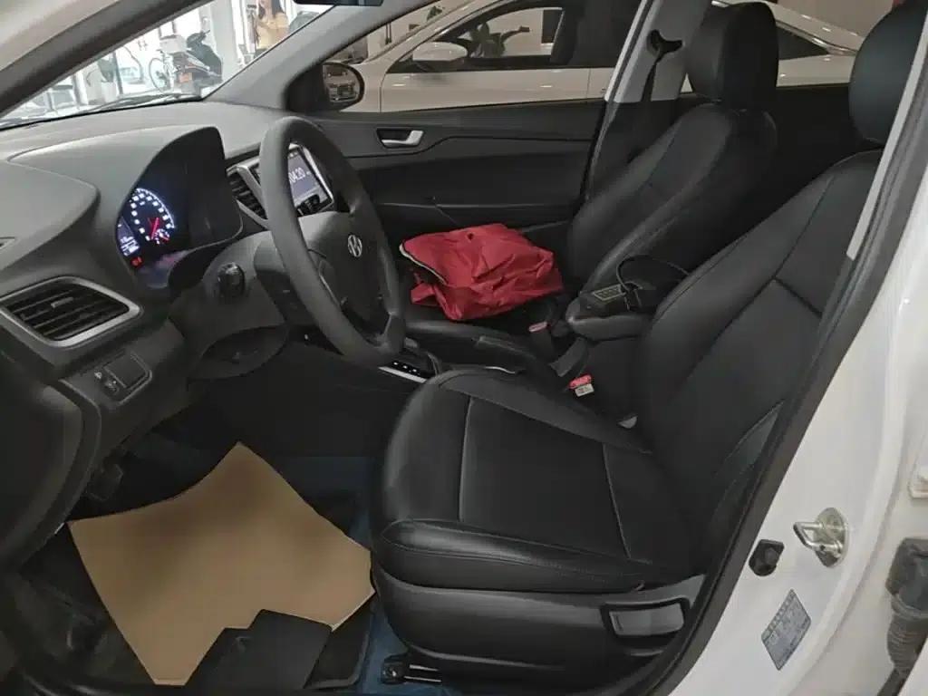 2016 Hyundai Verna 1.4L Automatic GLS (Cool Edition) — миниатюра 15