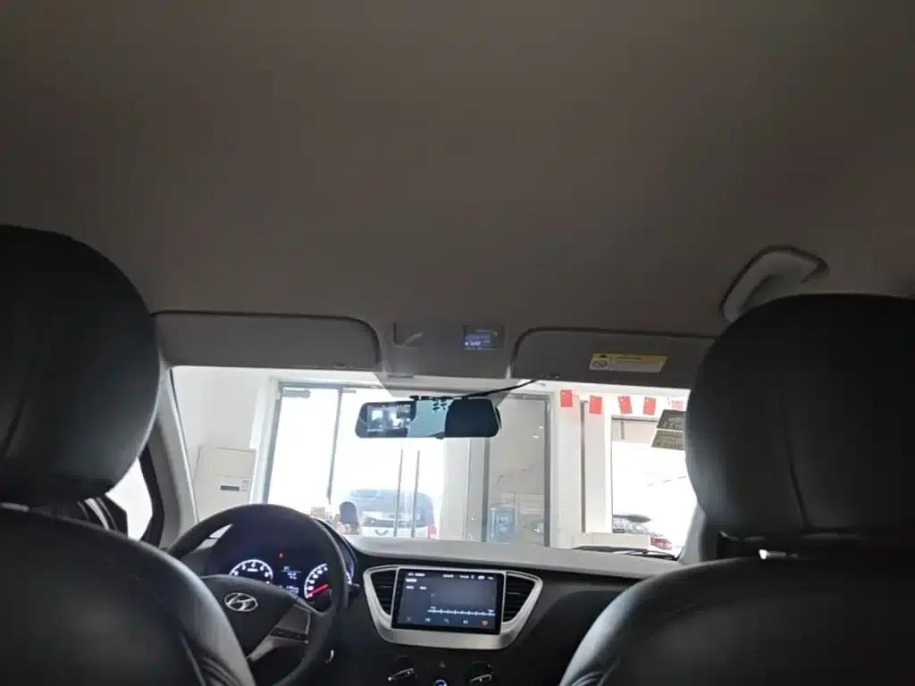 2016 Hyundai Verna 1.4L Automatic GLS (Cool Edition) — миниатюра 18