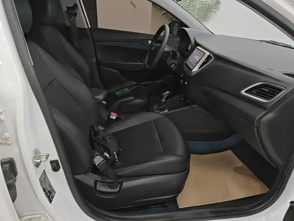 2016 Hyundai Verna 1.4L Automatic GLS (Cool Edition) — миниатюра 25