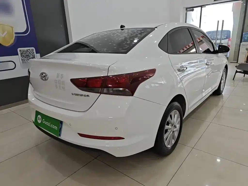 2016 Hyundai Verna 1.4L Automatic GLS (Cool Edition) — миниатюра 7