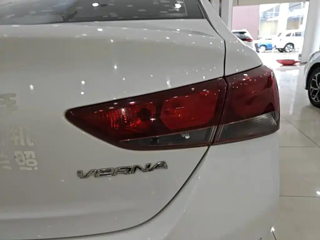 2016 Hyundai Verna 1.4L Automatic GLS (Cool Edition) — миниатюра 8