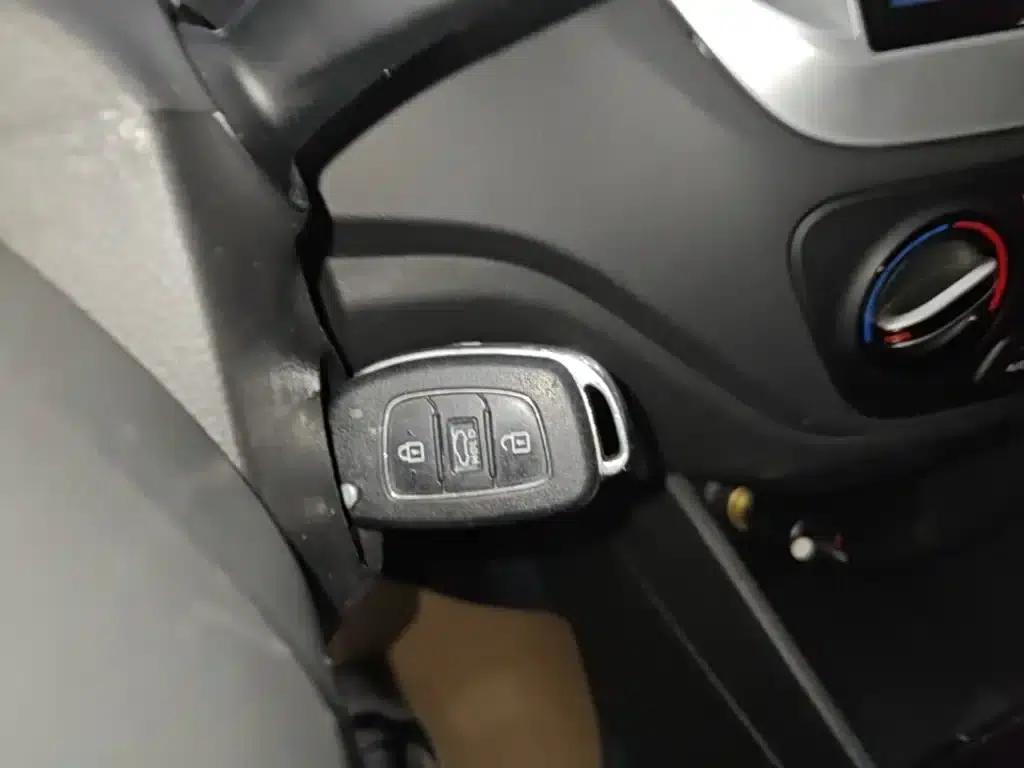 2016 Hyundai Verna 1.4L Automatic GLS (Cool Edition) — миниатюра 9