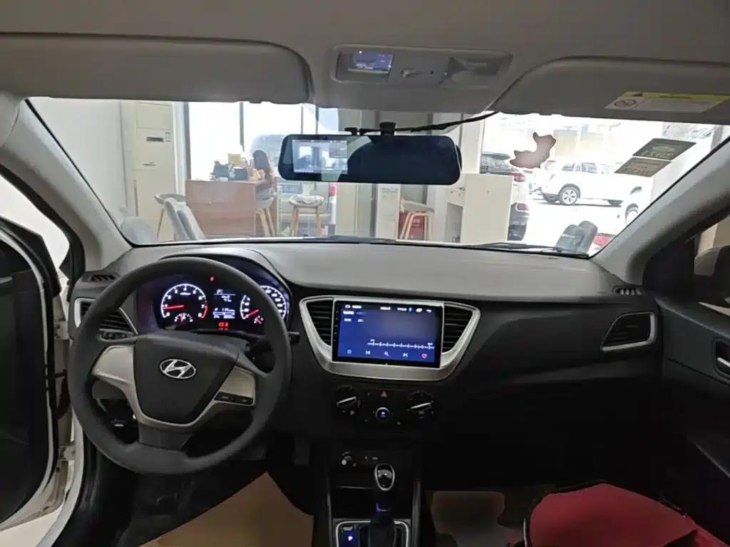 2016 Hyundai Verna 1.4L Automatic GLS (Cool Edition) — миниатюра 10