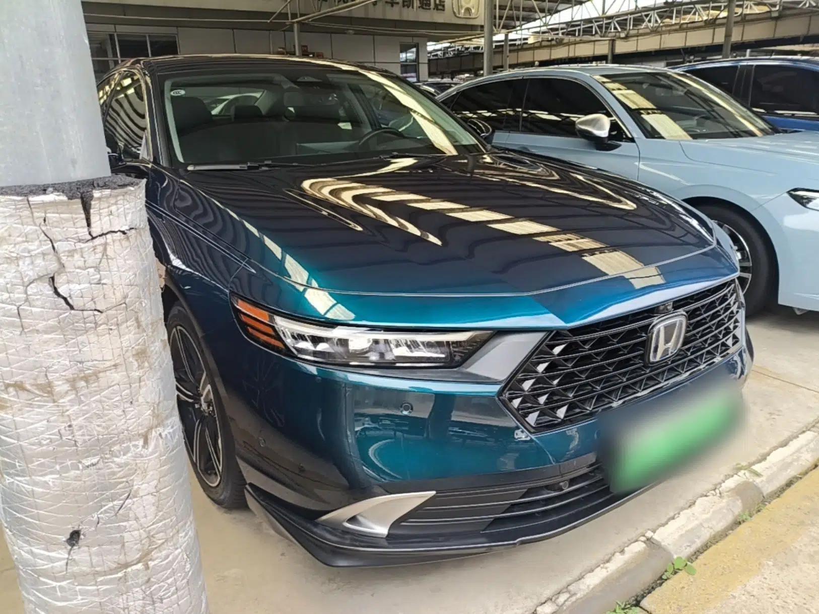 Honda Accord New Energy 2023 2.0L ePHEV Flagship Edition — миниатюра 3