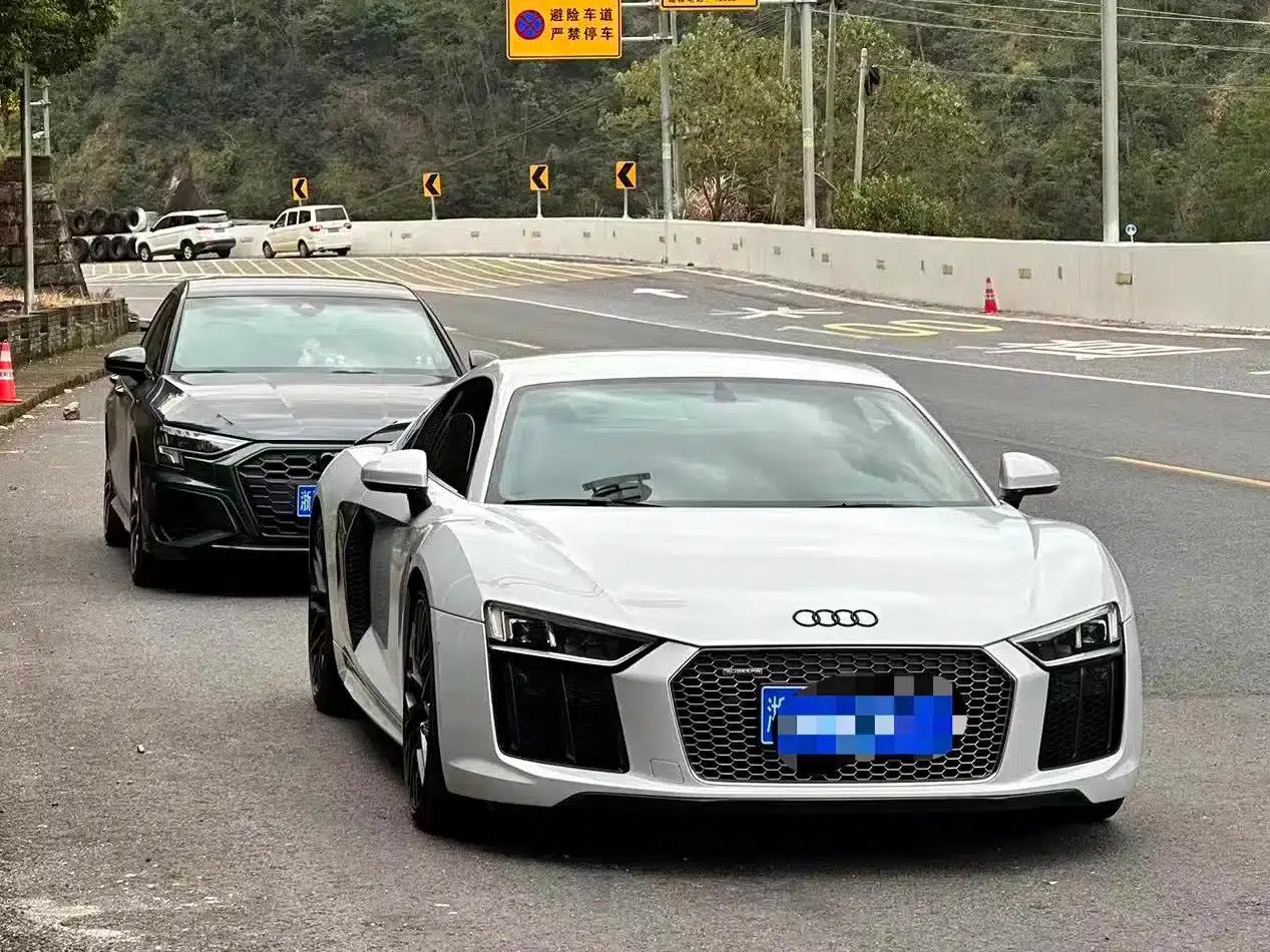 2016 Audi R8 V10 Coupe Performance — миниатюра 1
