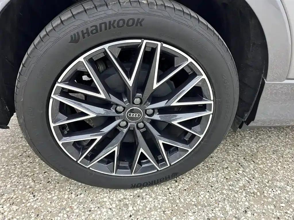 Audi Q5 e-tron 2023 Model 40 e-tron Star Edition - Fashion Set — миниатюра 11