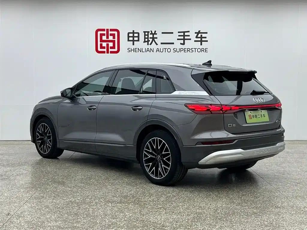 Audi Q5 e-tron 2023 Model 40 e-tron Star Edition - Fashion Set — миниатюра 3