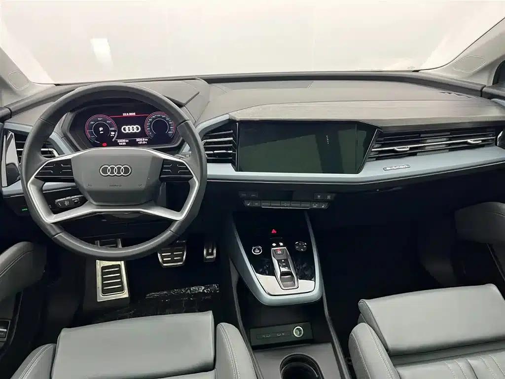 Audi Q5 e-tron 2023 Model 40 e-tron Star Edition - Fashion Set — миниатюра 9