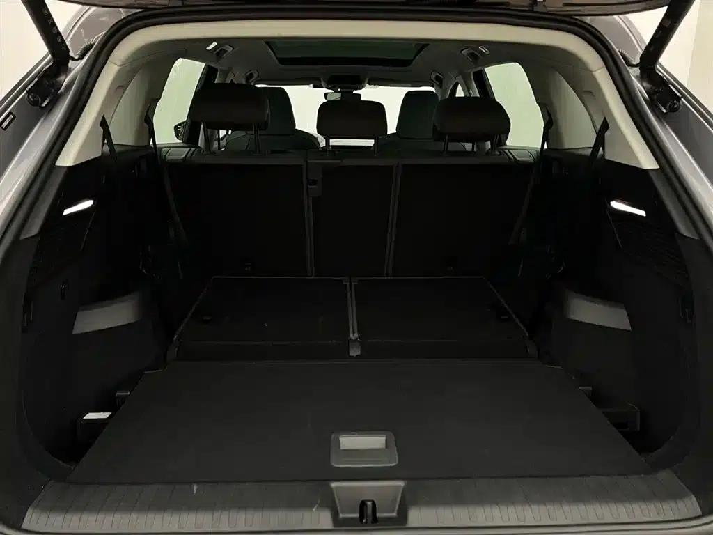 Audi Q5 e-tron 2023 Model 40 e-tron Star Edition - Fashion Set — миниатюра 10