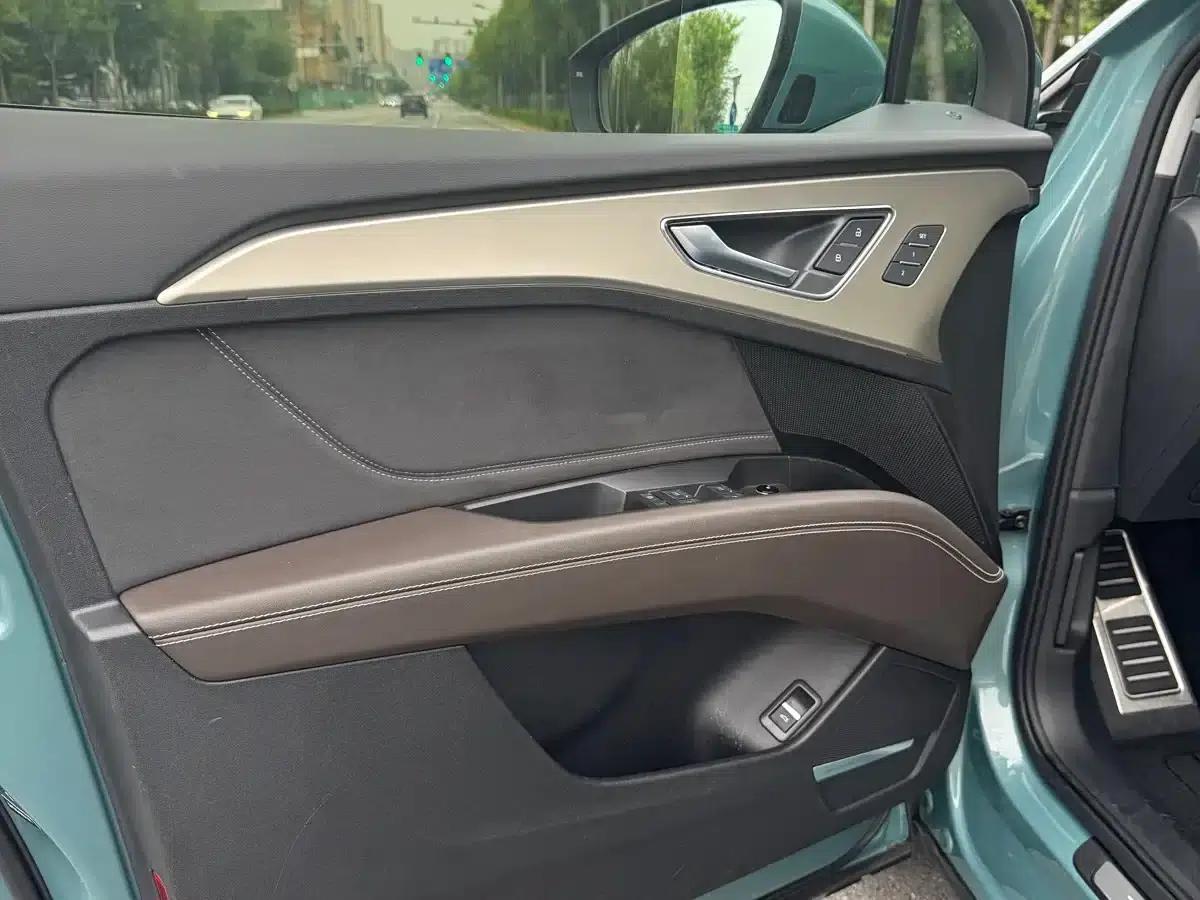 Audi Q5 e-tron 2022 50 e-tron quattro Glory Edition - Premium Outfit — миниатюра 17