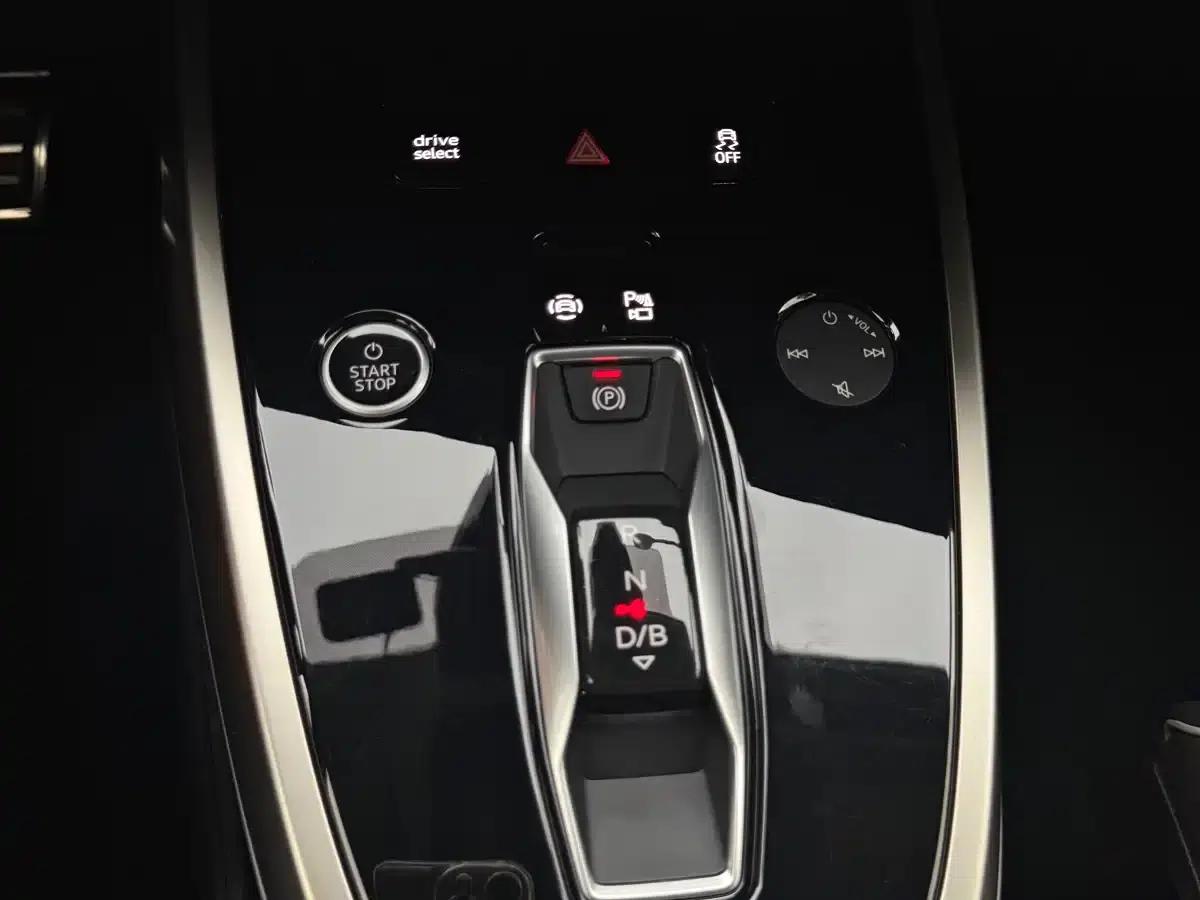 Audi Q5 e-tron 2022 50 e-tron quattro Glory Edition - Premium Outfit — миниатюра 23