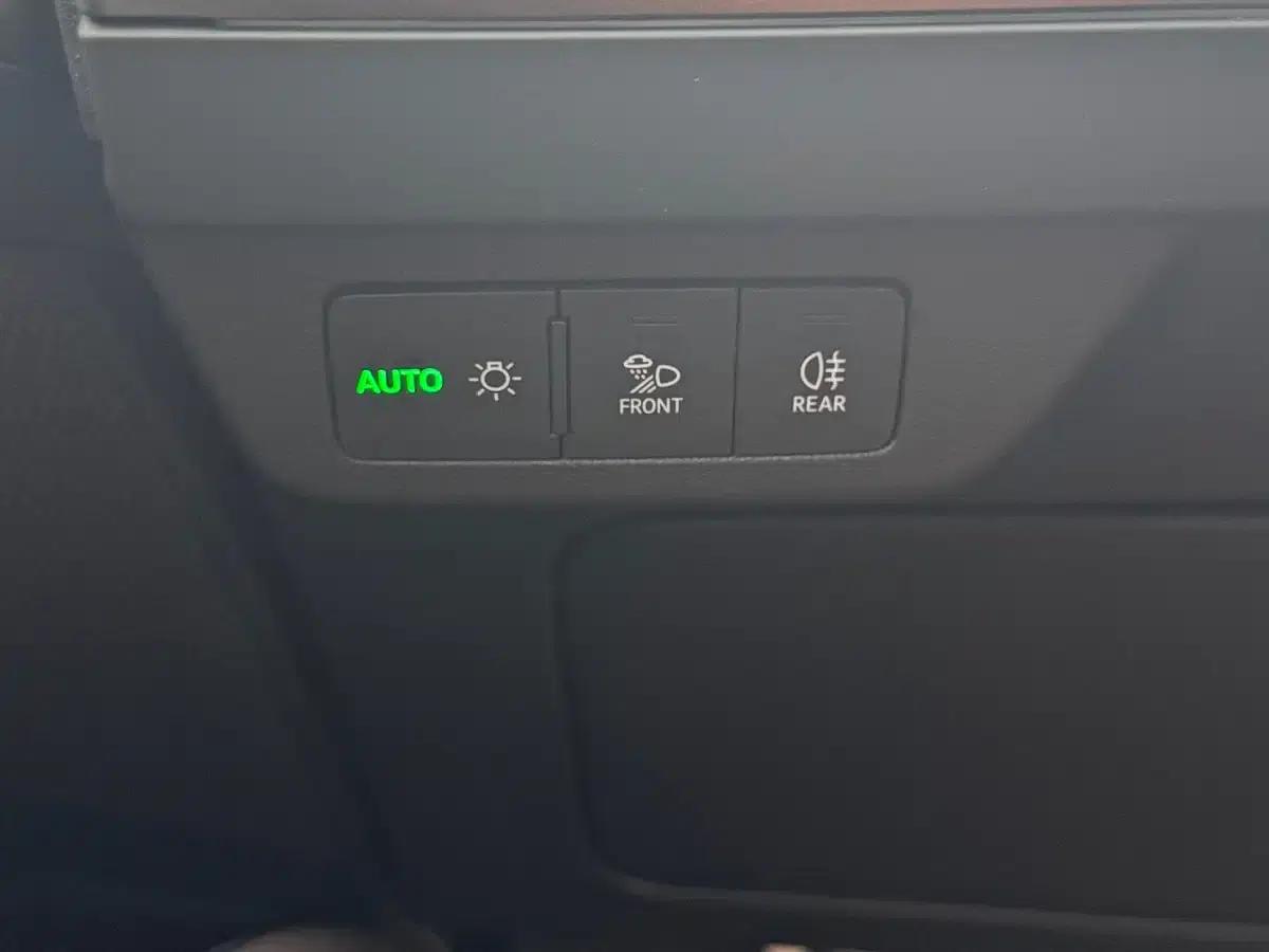 Audi Q5 e-tron 2022 50 e-tron quattro Glory Edition - Premium Outfit — миниатюра 27