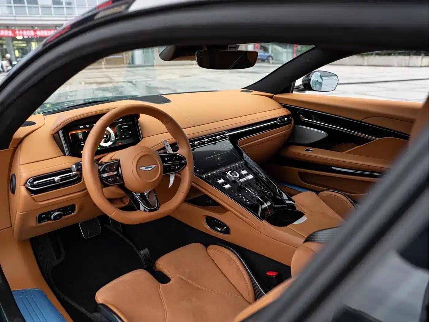 Aston Martin DB12 2025 4.0T V8 Coupe — миниатюра 11