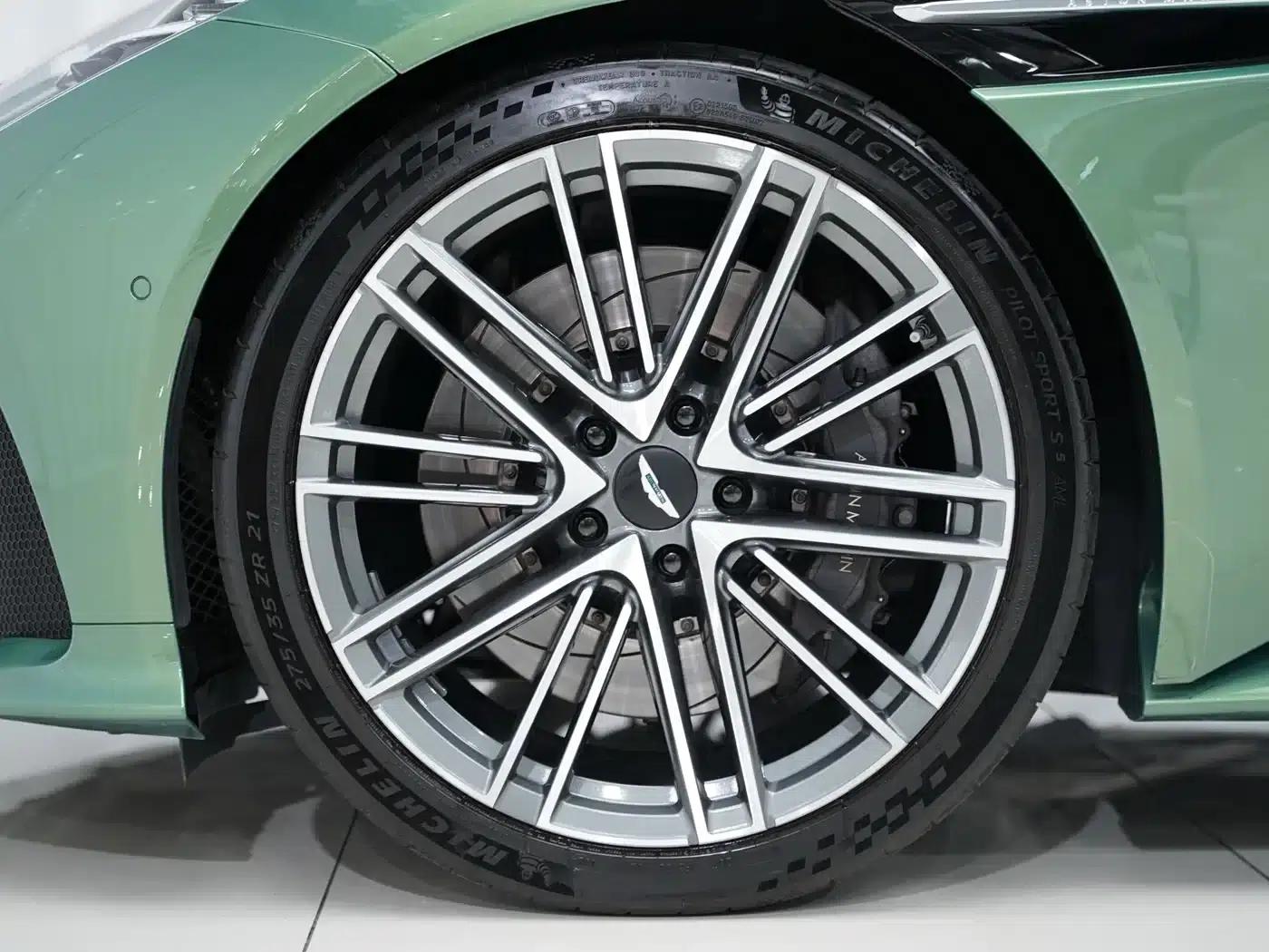 Aston Martin DB12 2025 4.0T V8 Coupe — миниатюра 13